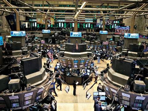 Wall St. falls 1 percent, weighed by commodity stocks