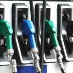Average U.S. gasoline prices resume slide, hit 10-month low